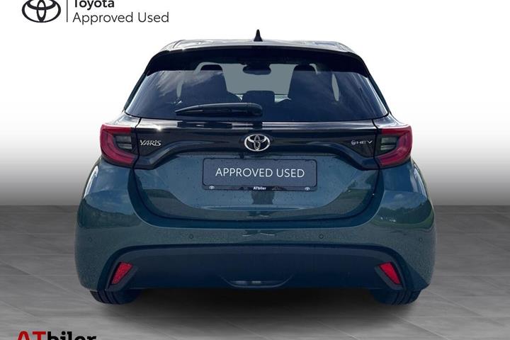 Grøn Toyota Yaris fra 2025