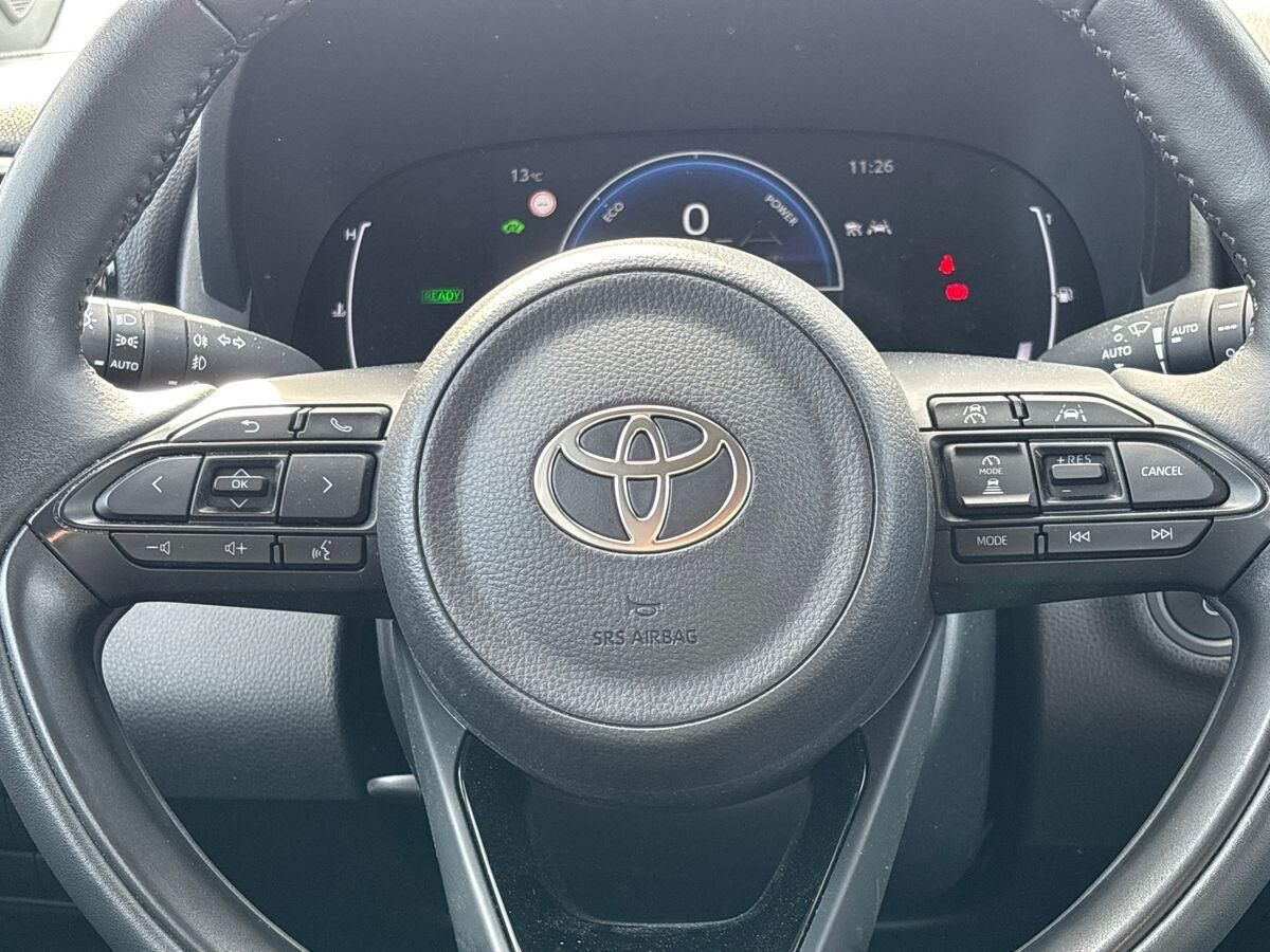 Grøn Toyota Yaris fra 2025