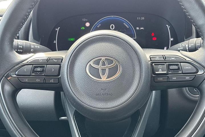 Grøn Toyota Yaris fra 2025