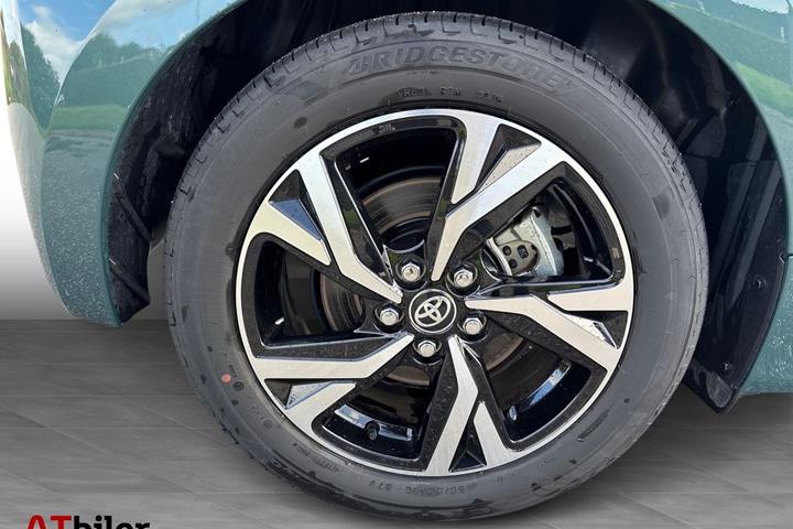 Grøn Toyota Yaris fra 2025