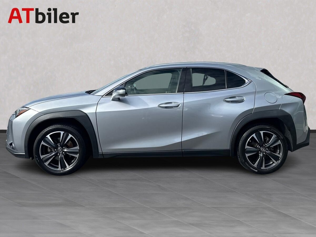 undefined Lexus UX fra 2023 set udefra