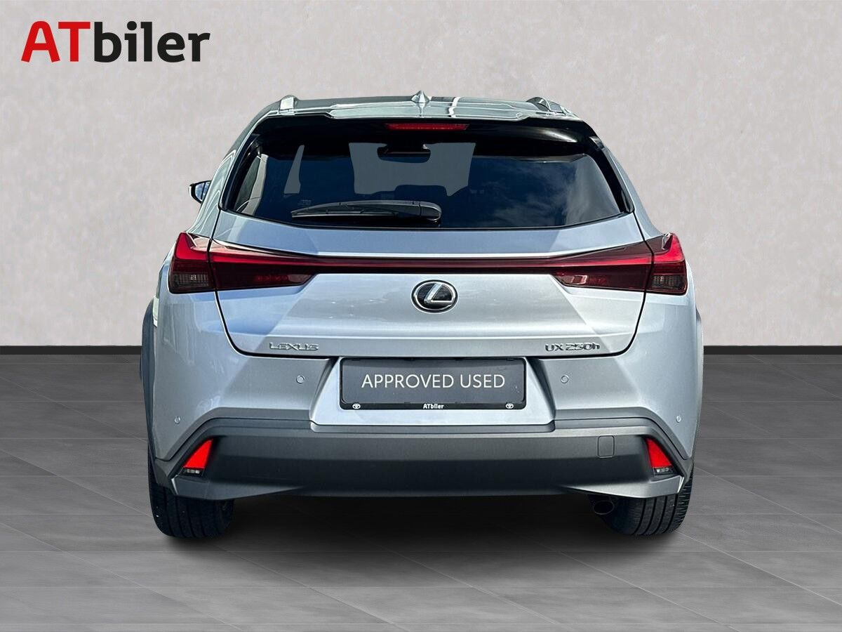 undefined Lexus UX fra 2023 set udefra