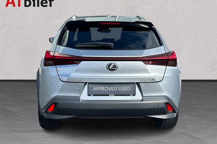 undefined Lexus UX fra 2023 set udefra