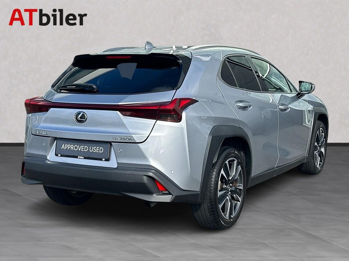 undefined Lexus UX fra 2023 set udefra