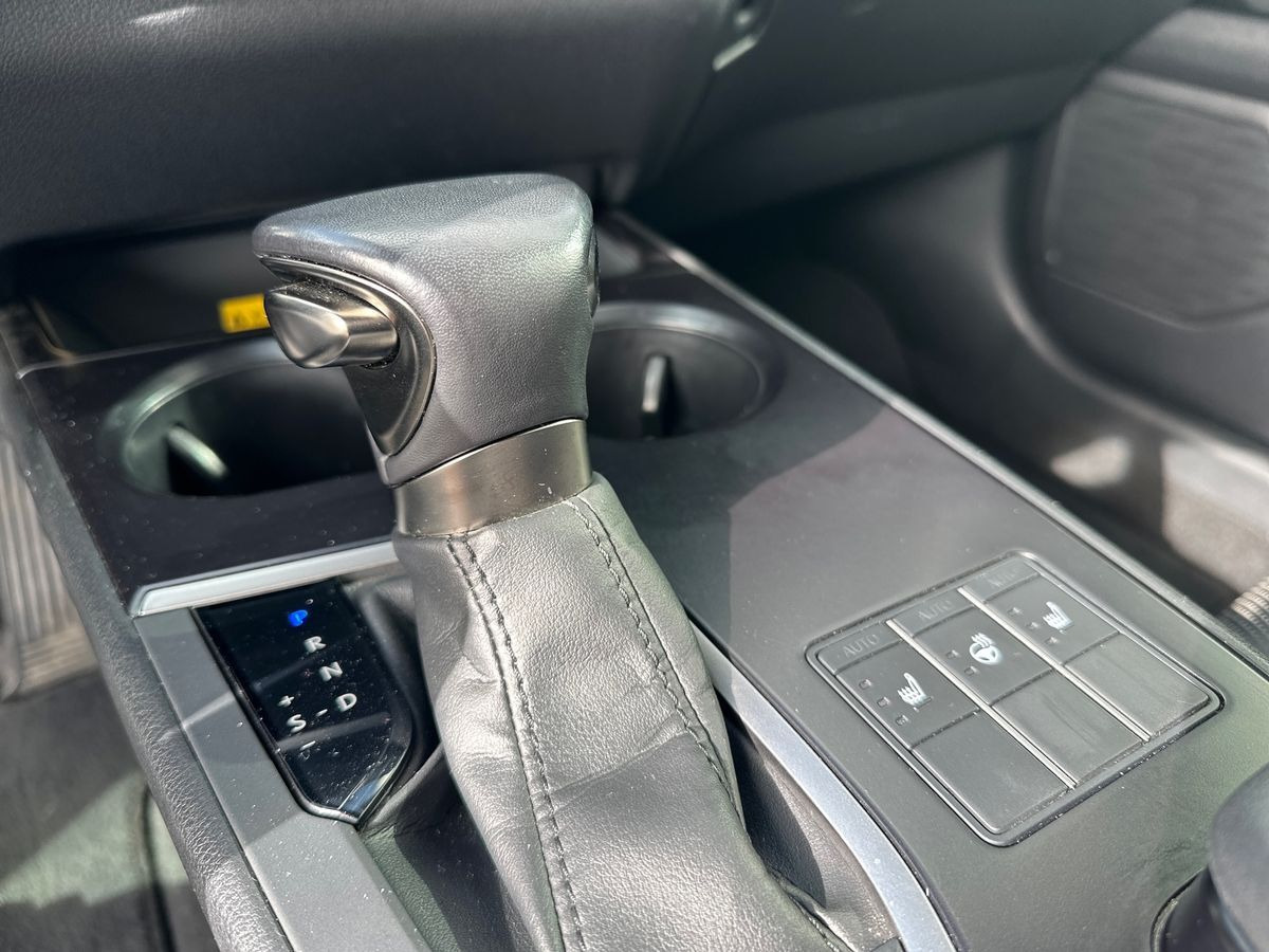 undefined Lexus UX fra 2023 set indefra