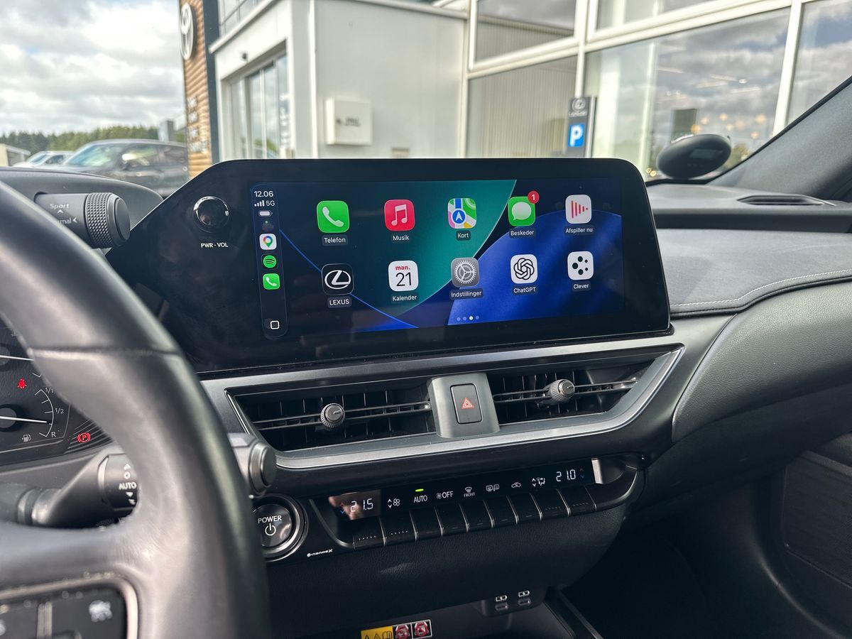undefined Lexus UX fra 2023