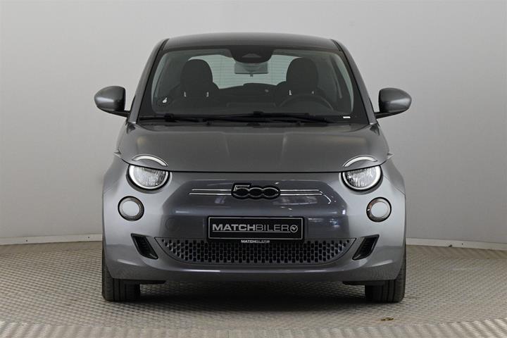 Grå Fiat 500e fra 2023