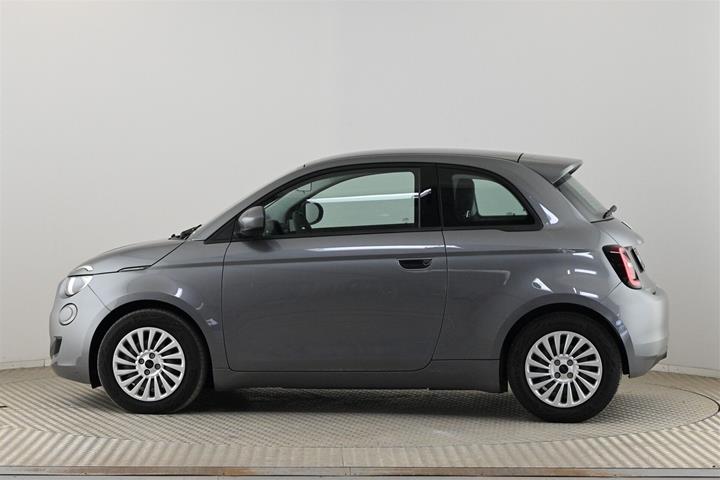 Grå Fiat 500e fra 2023