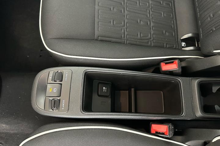 Grå Fiat 500e fra 2023