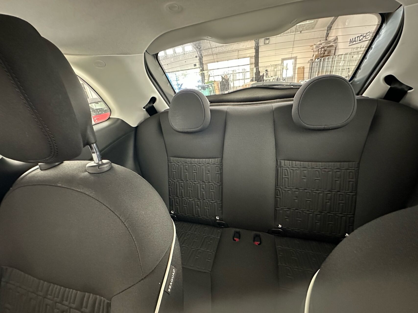 Grå Fiat 500e fra 2023