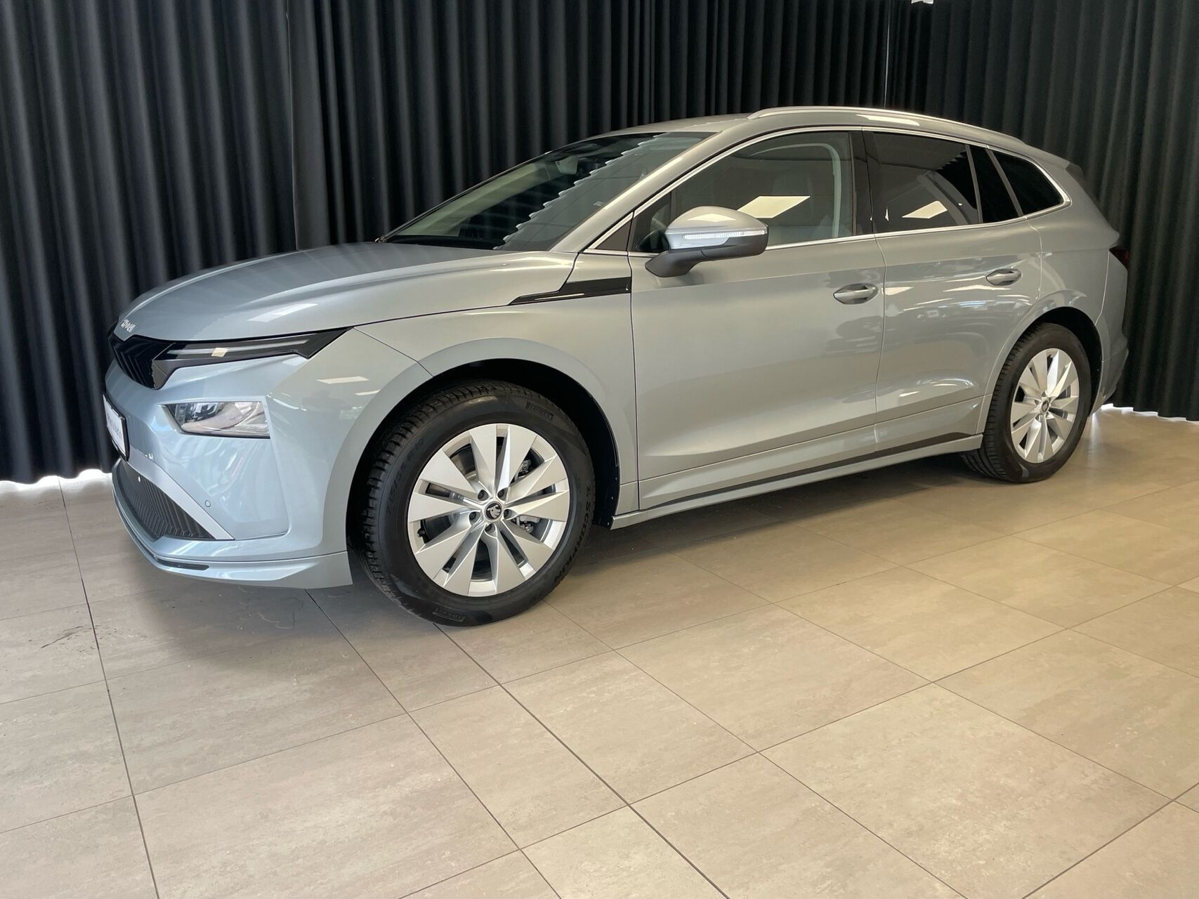Grå Skoda Enyaq fra 2026