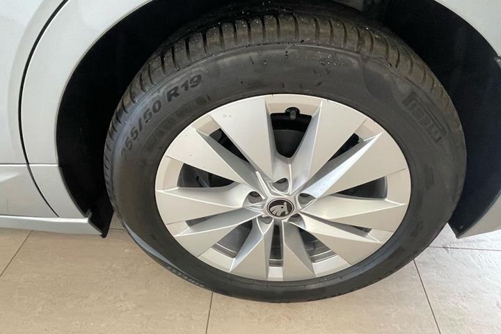 Grå Skoda Enyaq fra 2026