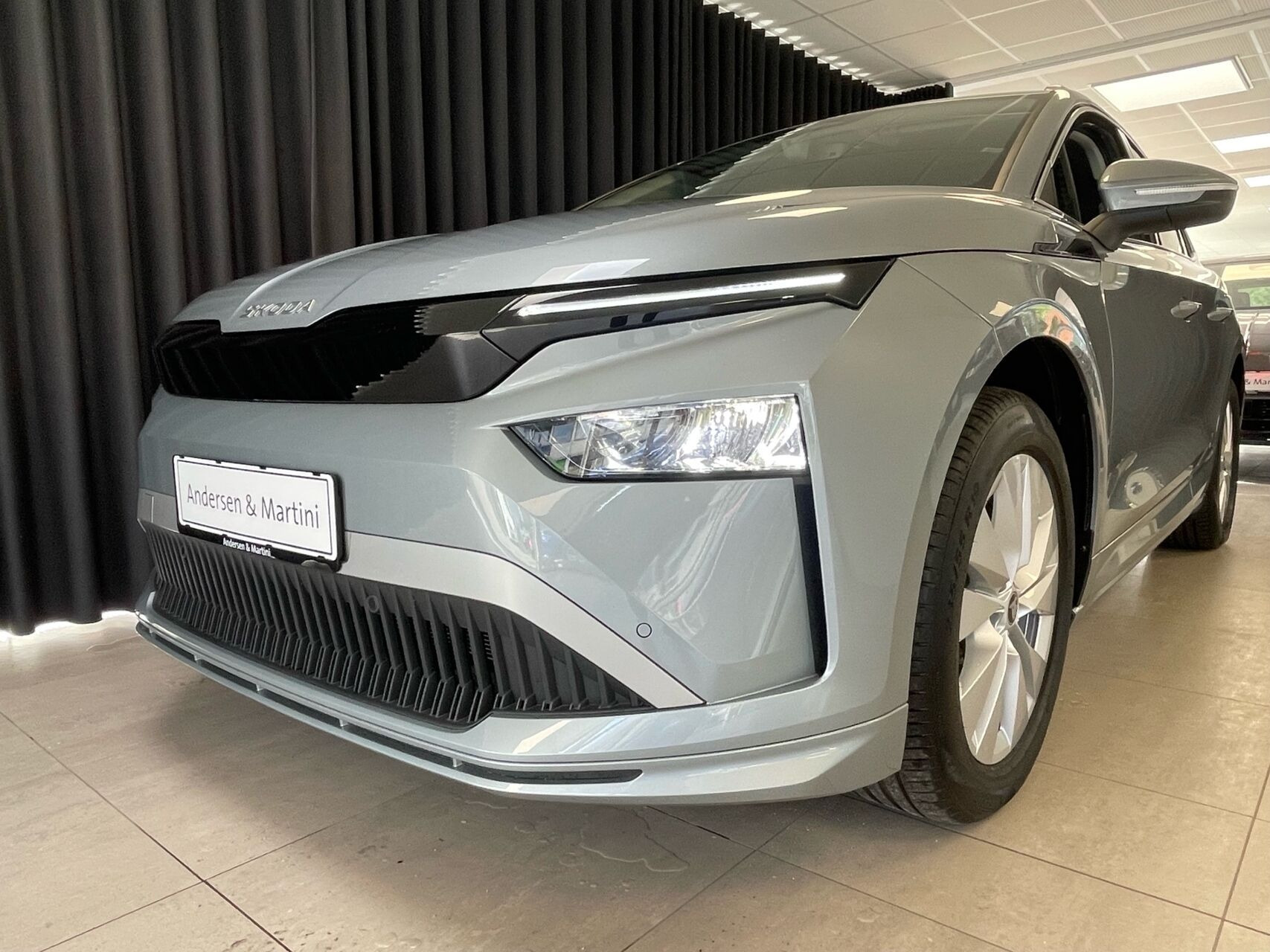 Grå Skoda Enyaq fra 2026