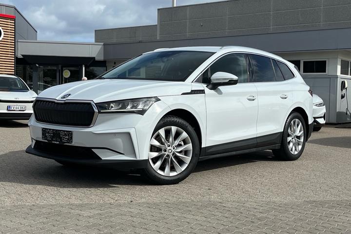 Hvid Skoda Enyaq fra 2022