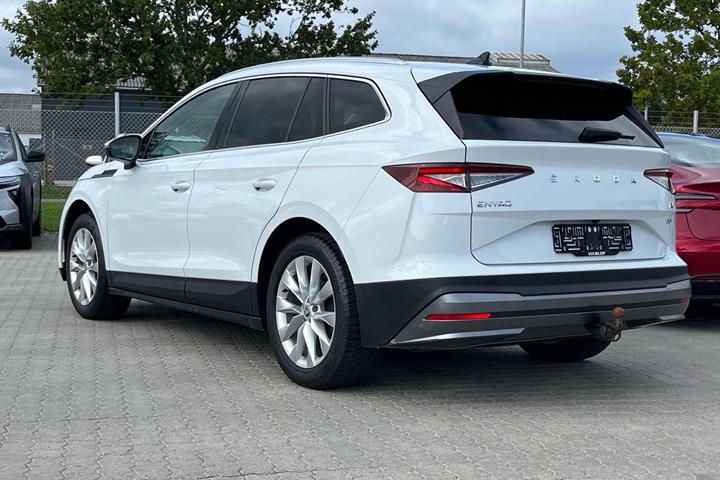 Hvid Skoda Enyaq fra 2022
