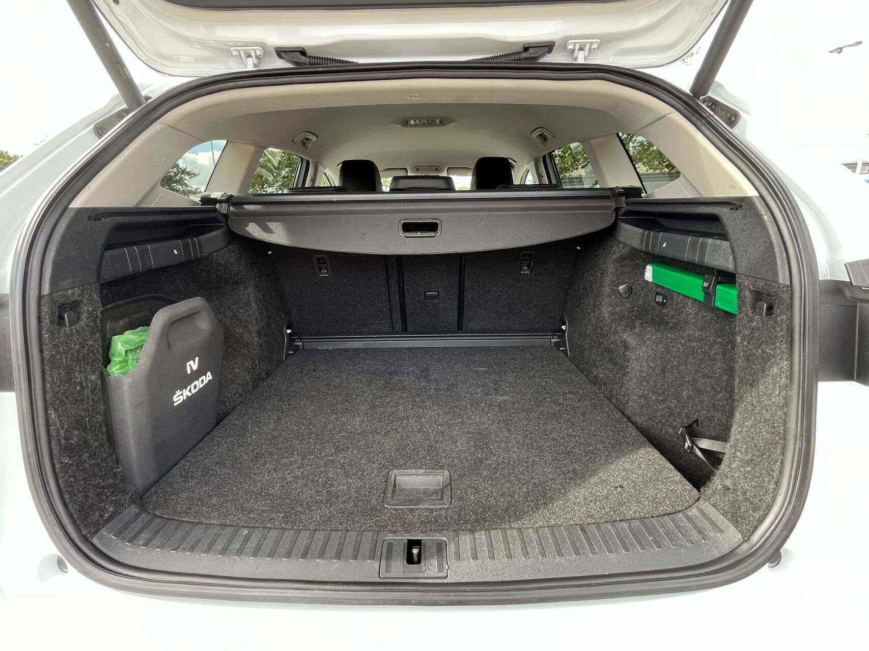 Hvid Skoda Enyaq fra 2022
