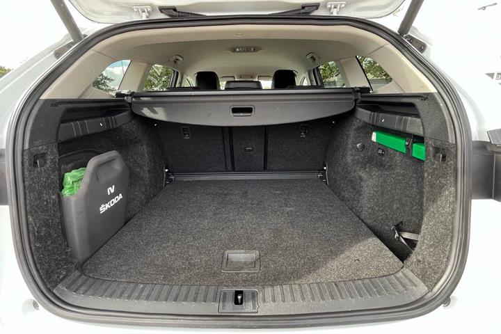 Hvid Skoda Enyaq fra 2022