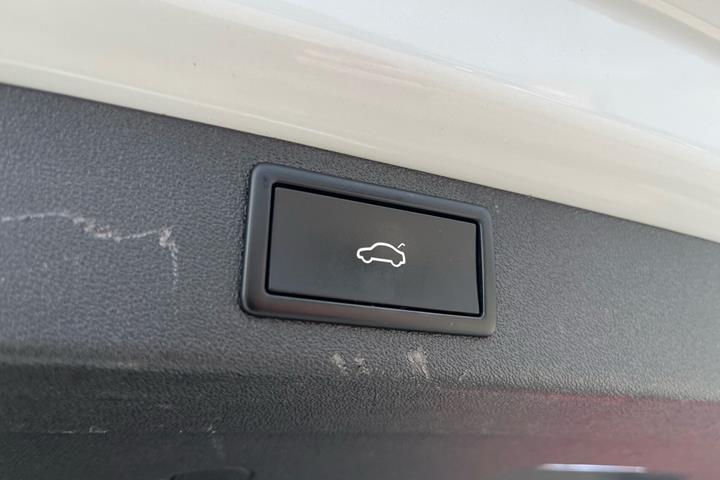 Hvid Skoda Enyaq fra 2022