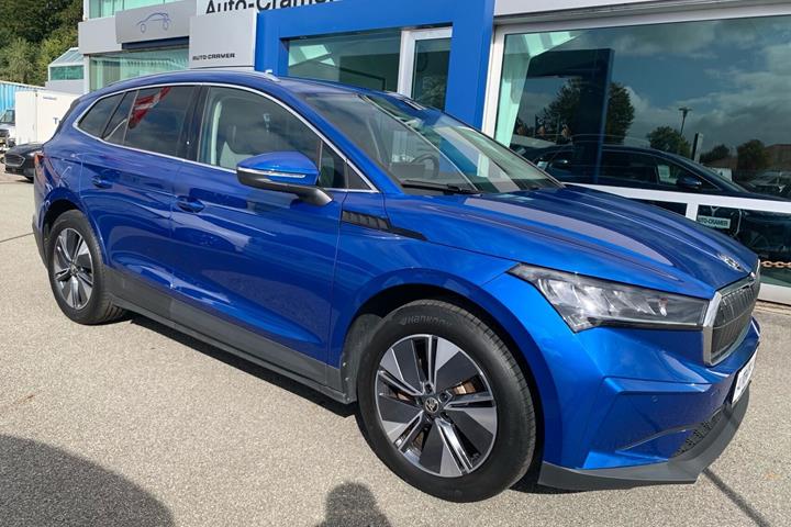 Blå Skoda Enyaq fra 2023