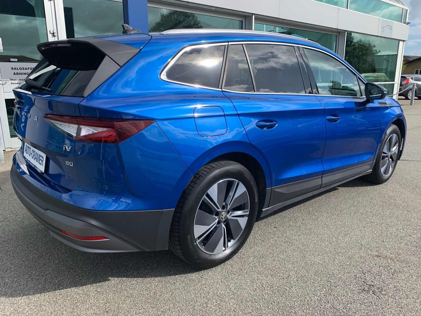 Blå Skoda Enyaq fra 2023