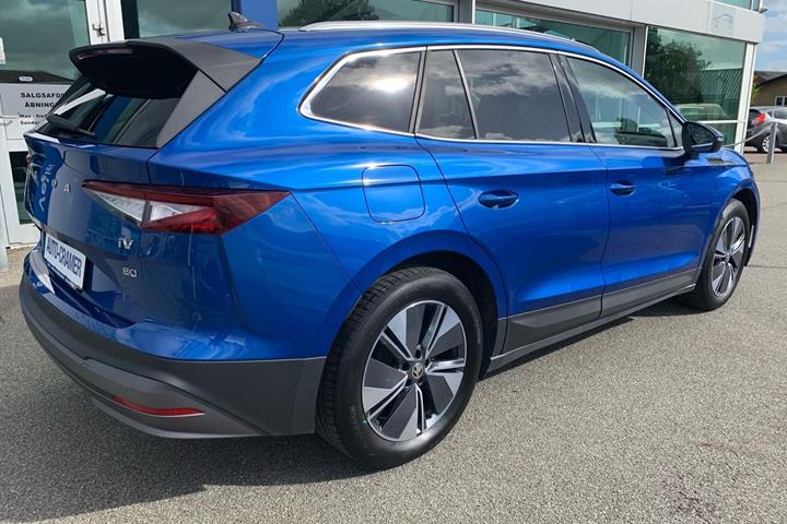 Blå Skoda Enyaq fra 2023