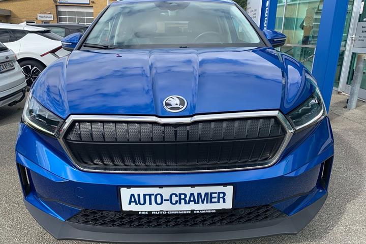 Blå Skoda Enyaq fra 2023