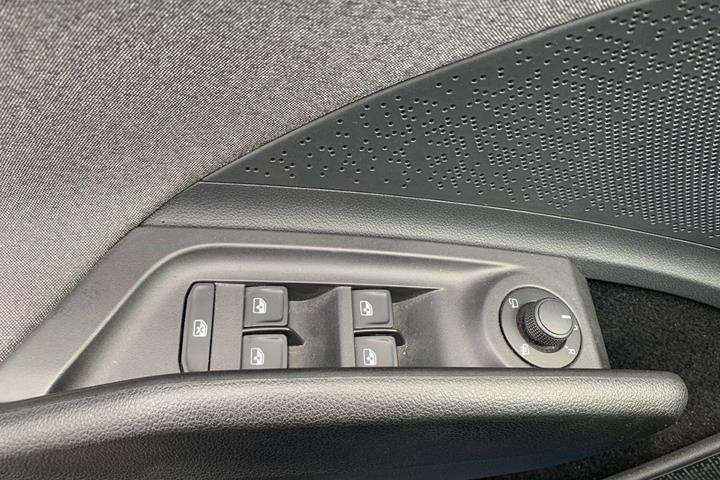 Blå Skoda Enyaq fra 2023