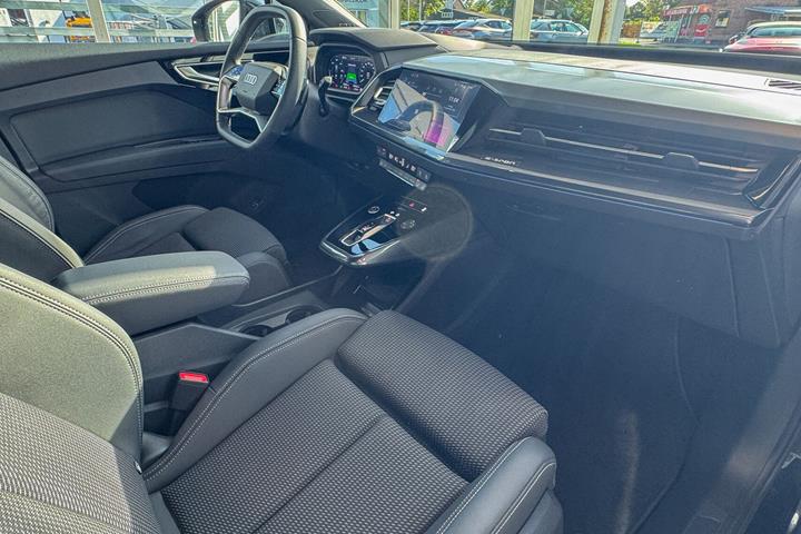 Sort Audi Q4 fra 2025