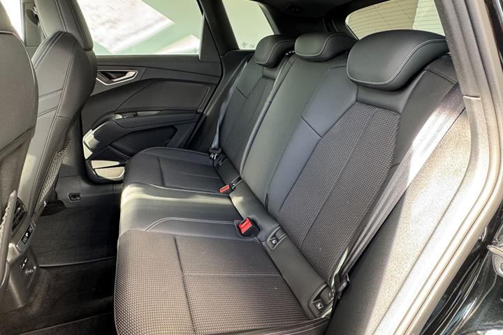 Sort Audi Q4 fra 2025