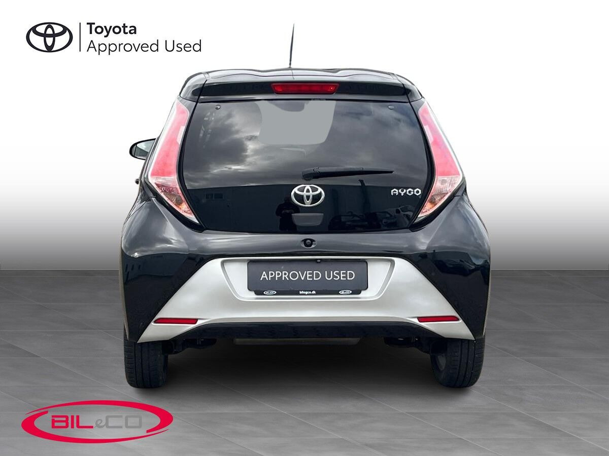 Sort Toyota Aygo fra 2017