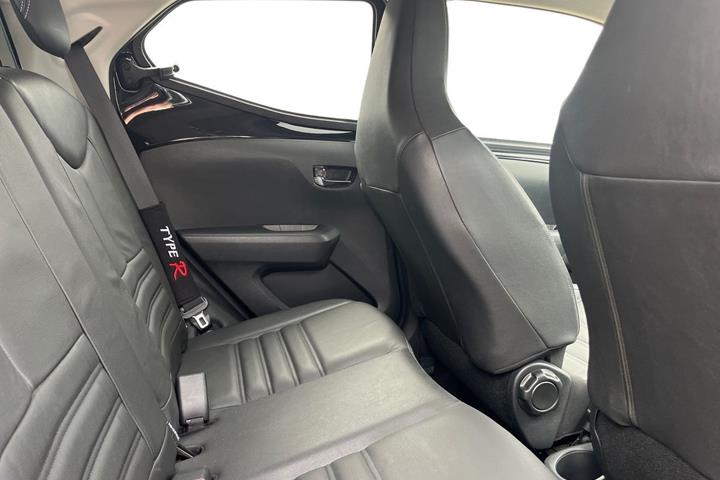 Sort Toyota Aygo fra 2017