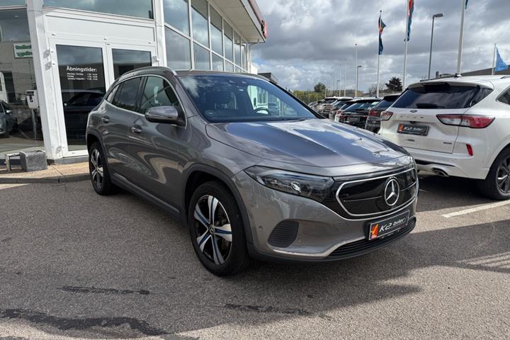 Grå Mercedes EQA250+ fra 2023