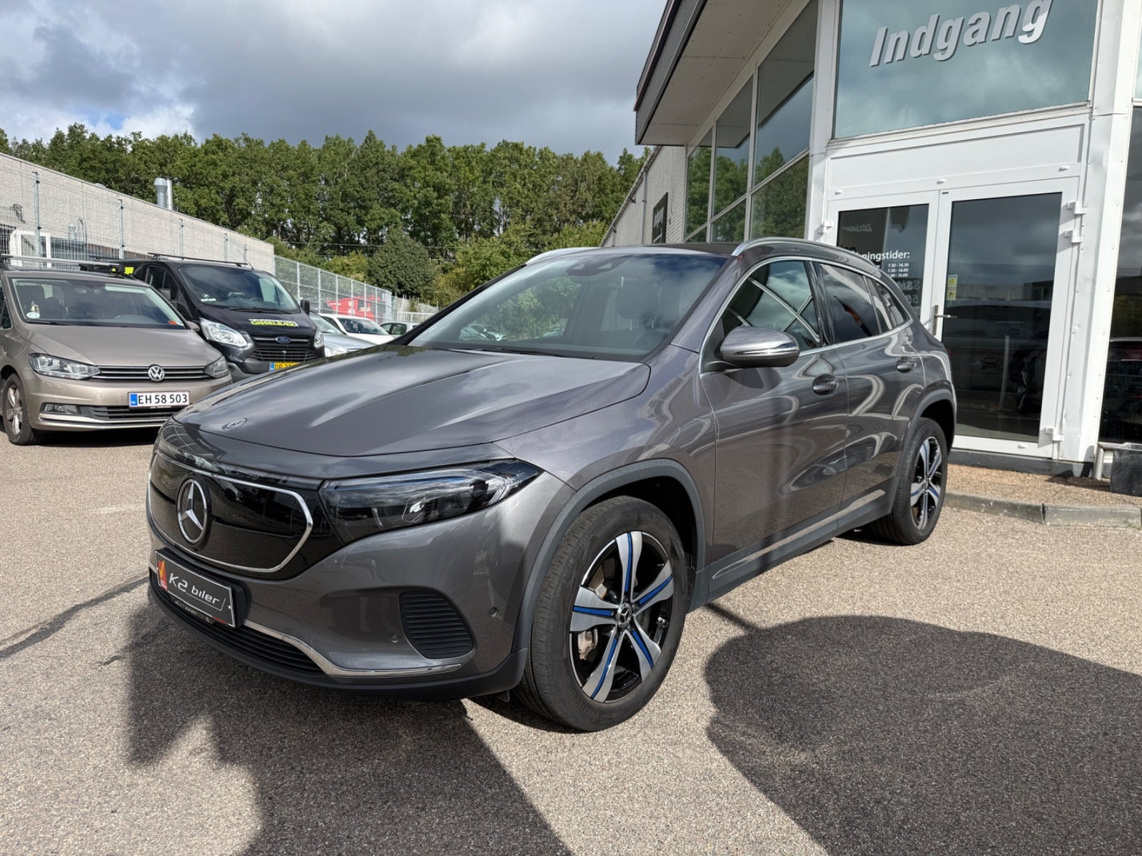 Grå Mercedes EQA250+ fra 2023