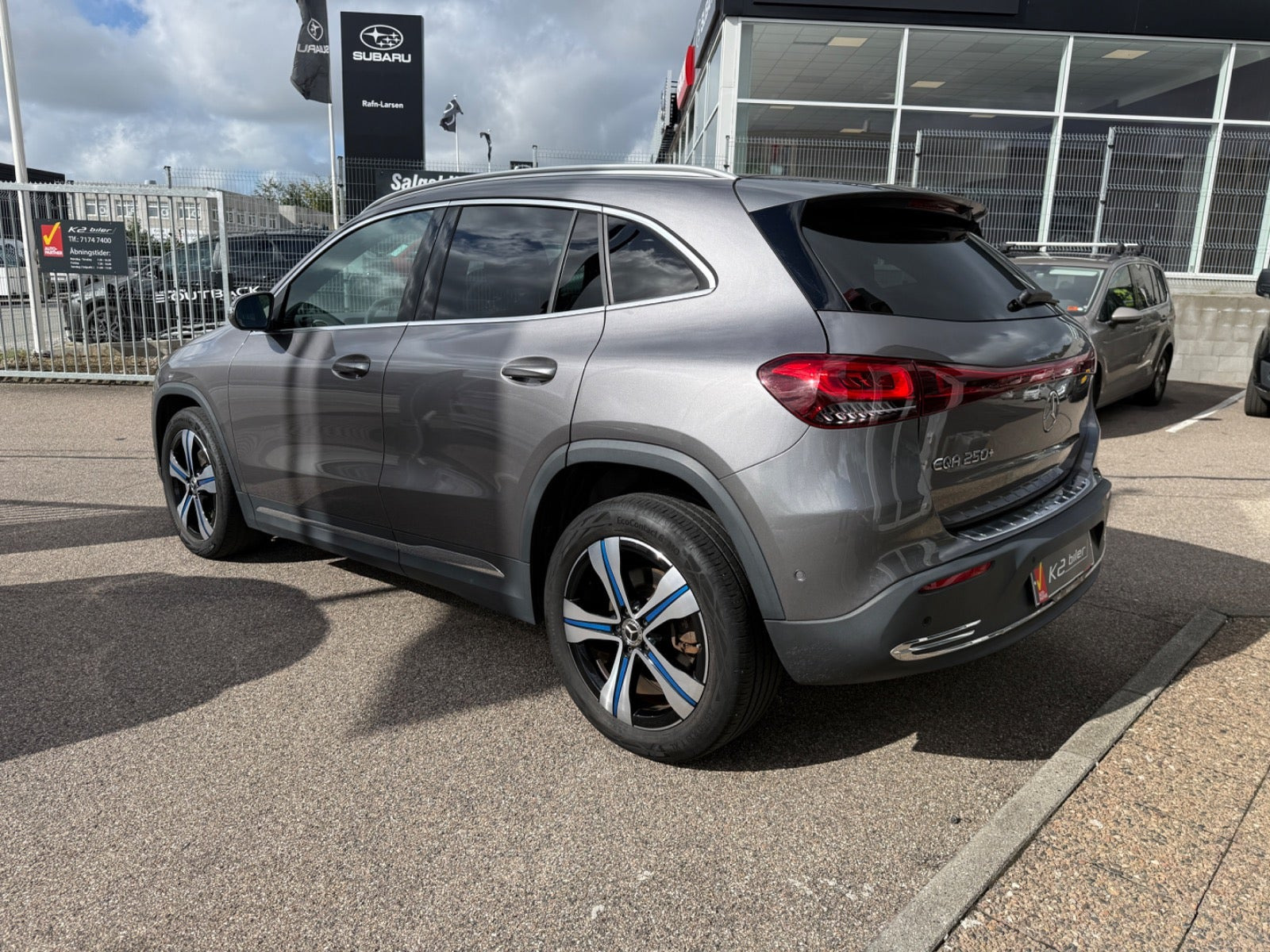 Grå Mercedes EQA250+ fra 2023