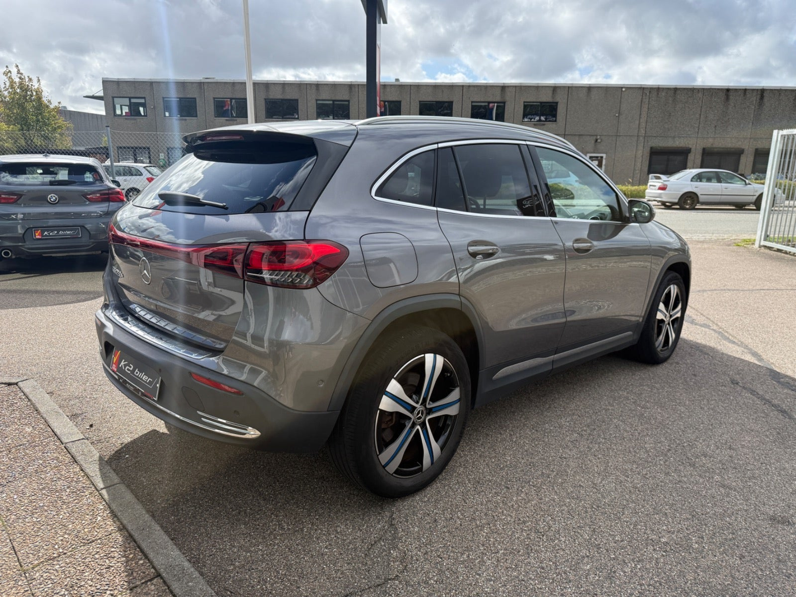 Grå Mercedes EQA250+ fra 2023