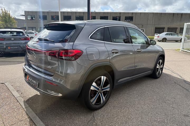 Grå Mercedes EQA250+ fra 2023