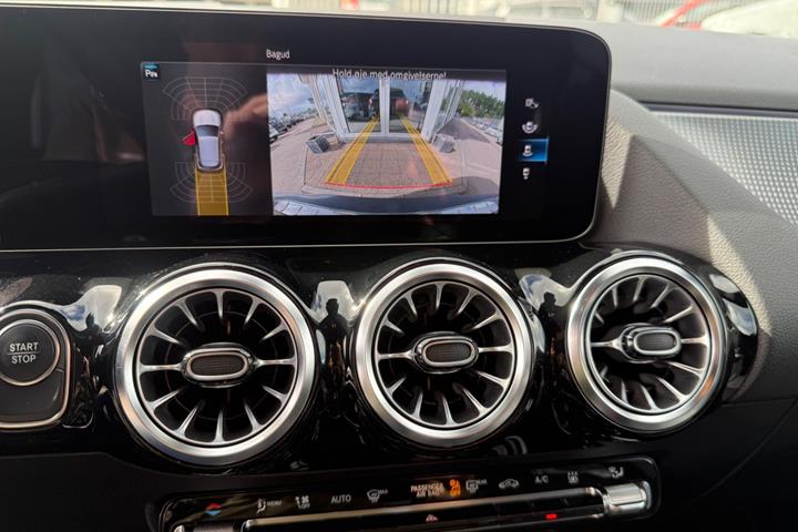 Grå Mercedes EQA250+ fra 2023