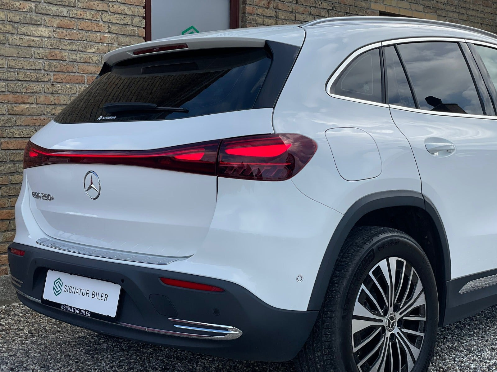 Hvid Mercedes EQA250+ fra 2024