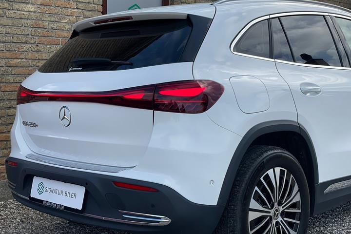 Hvid Mercedes EQA250+ fra 2024