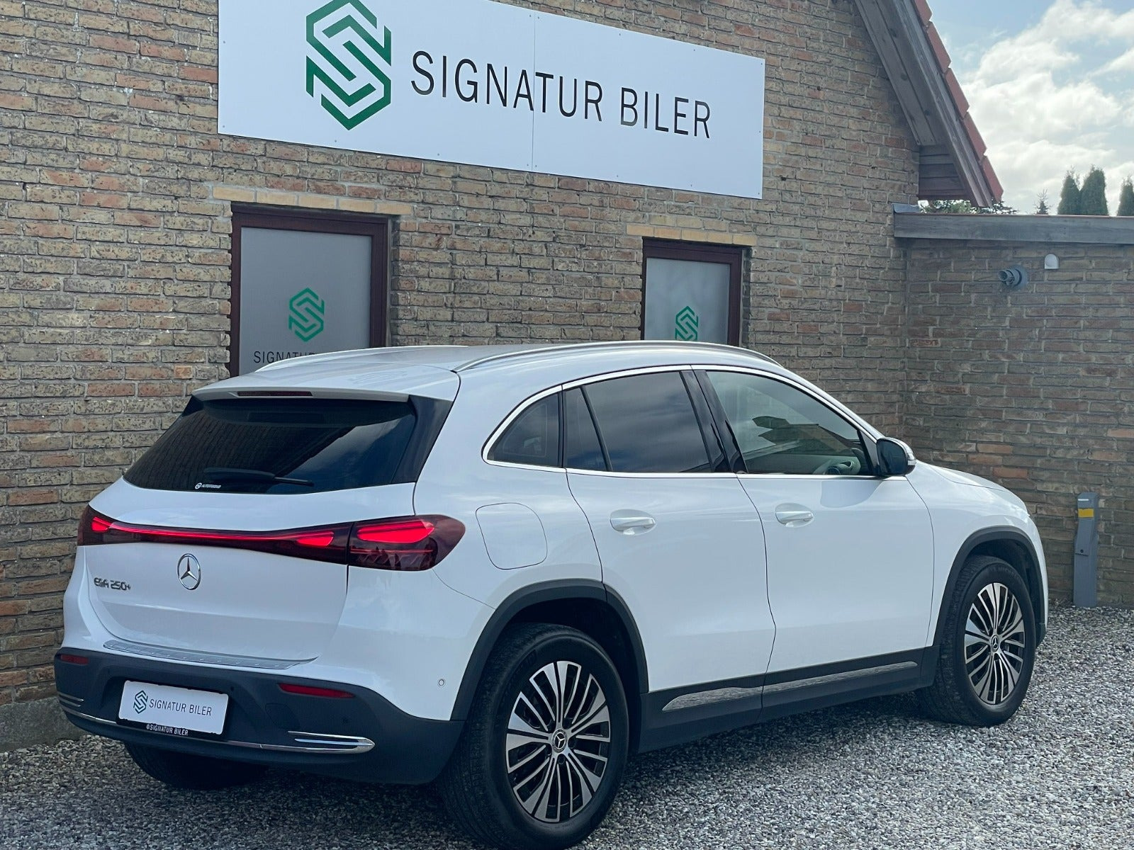 Hvid Mercedes EQA250+ fra 2024