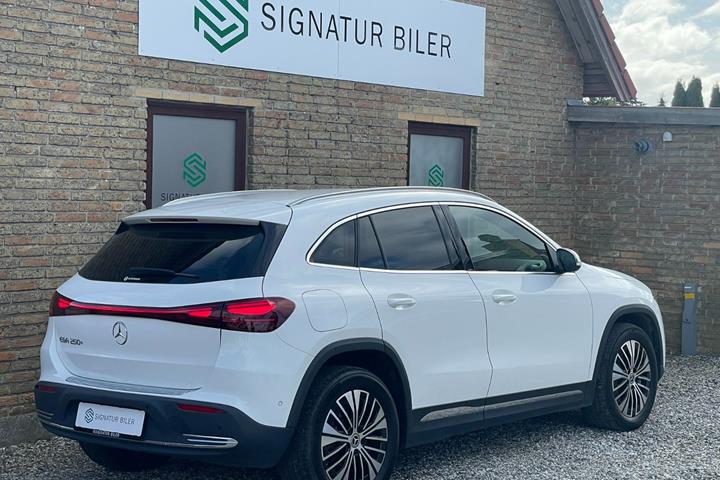 Hvid Mercedes EQA250+ fra 2024