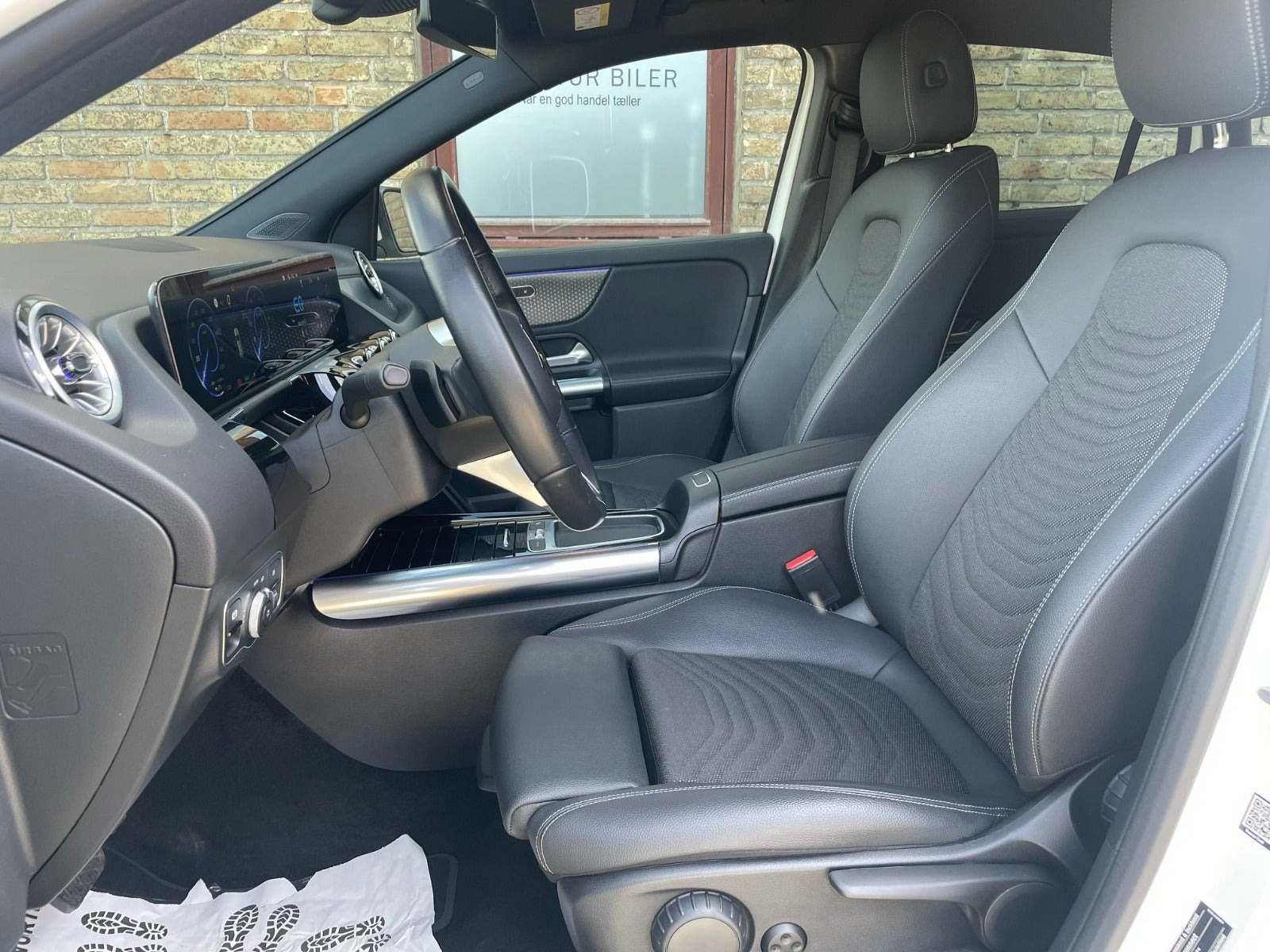 Hvid Mercedes EQA250+ fra 2024