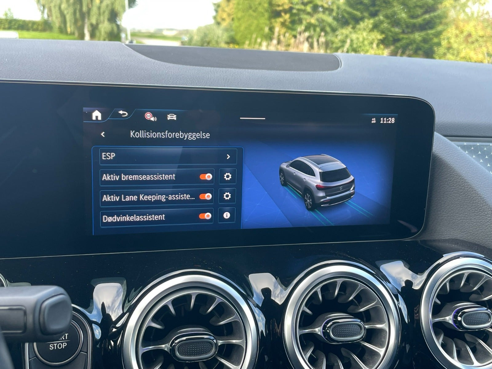 Hvid Mercedes EQA250+ fra 2024