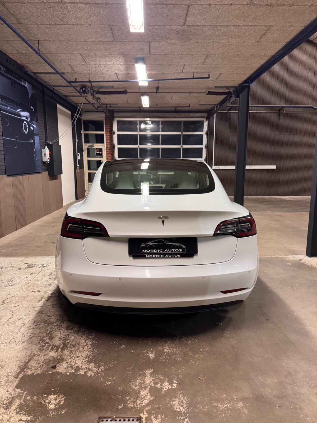 Hvid Tesla Model 3 fra 2020