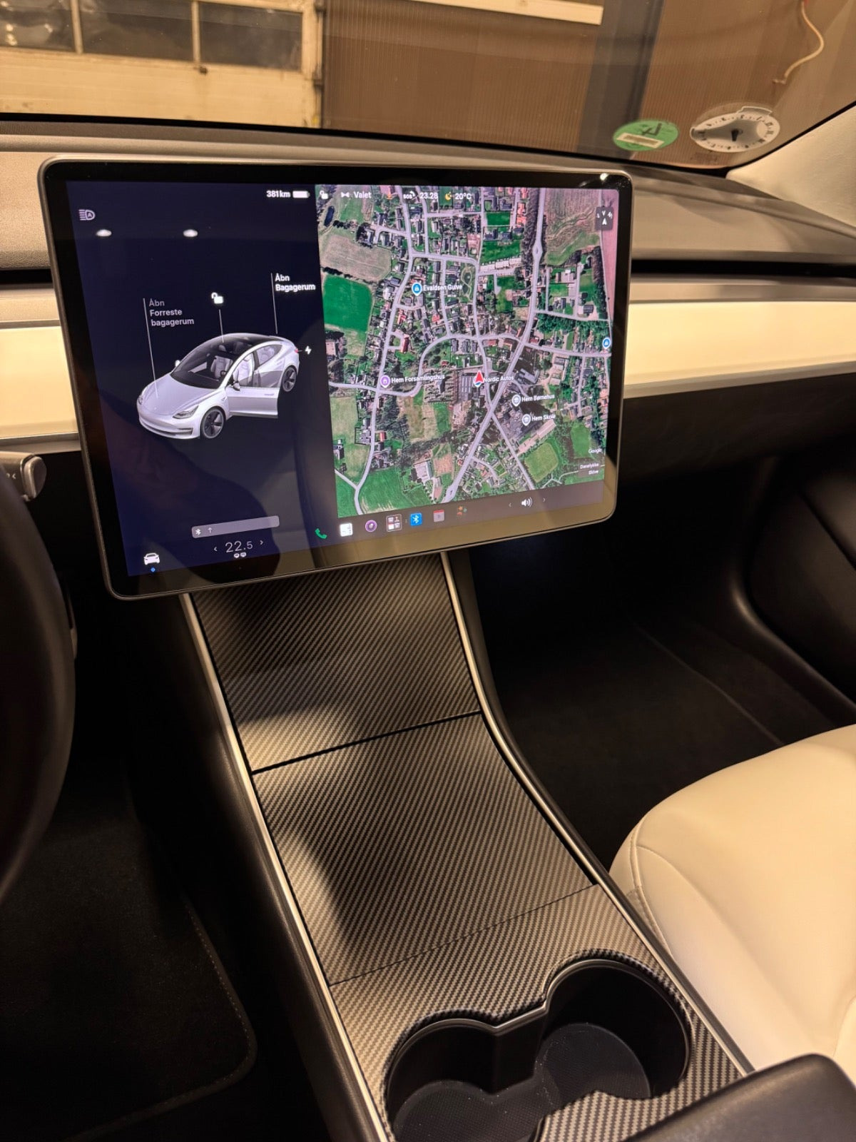 Hvid Tesla Model 3 fra 2020