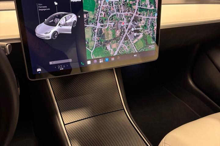 Hvid Tesla Model 3 fra 2020