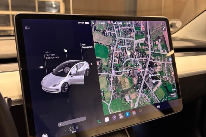 Hvid Tesla Model 3 fra 2020