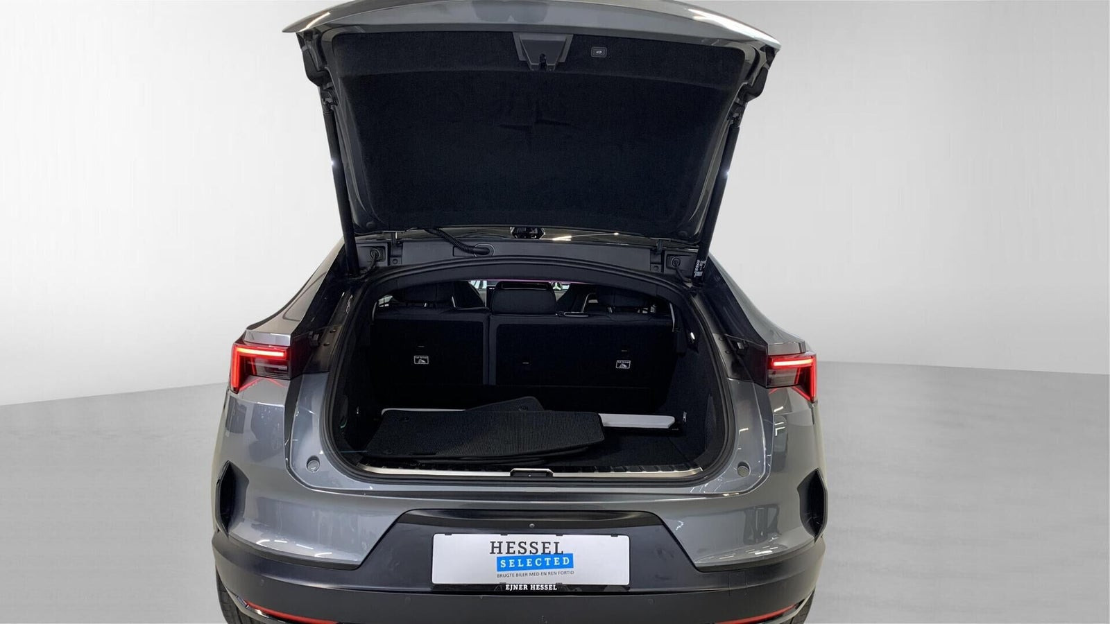 Hvid Polestar 4 fra 2025