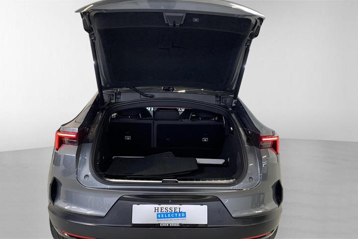 Hvid Polestar 4 fra 2025