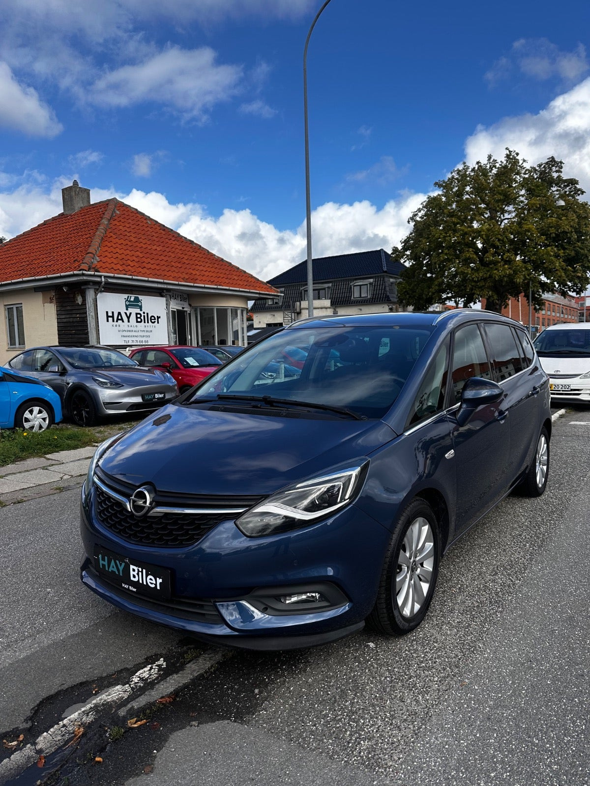 Blå Opel Zafira Tourer fra 2017